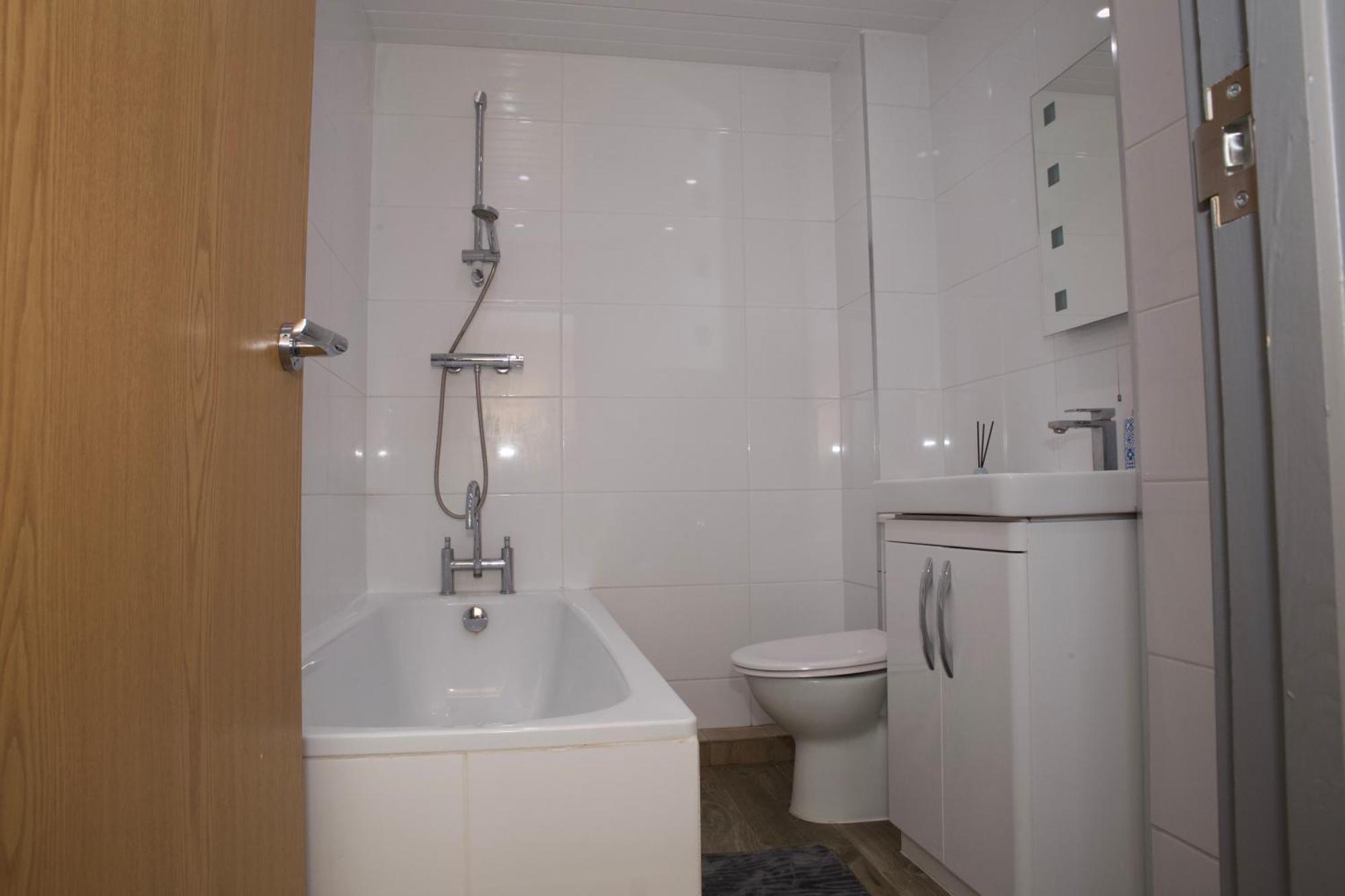 Spacious Modern 2 Bed Flat In City Centre Reading Esterno foto